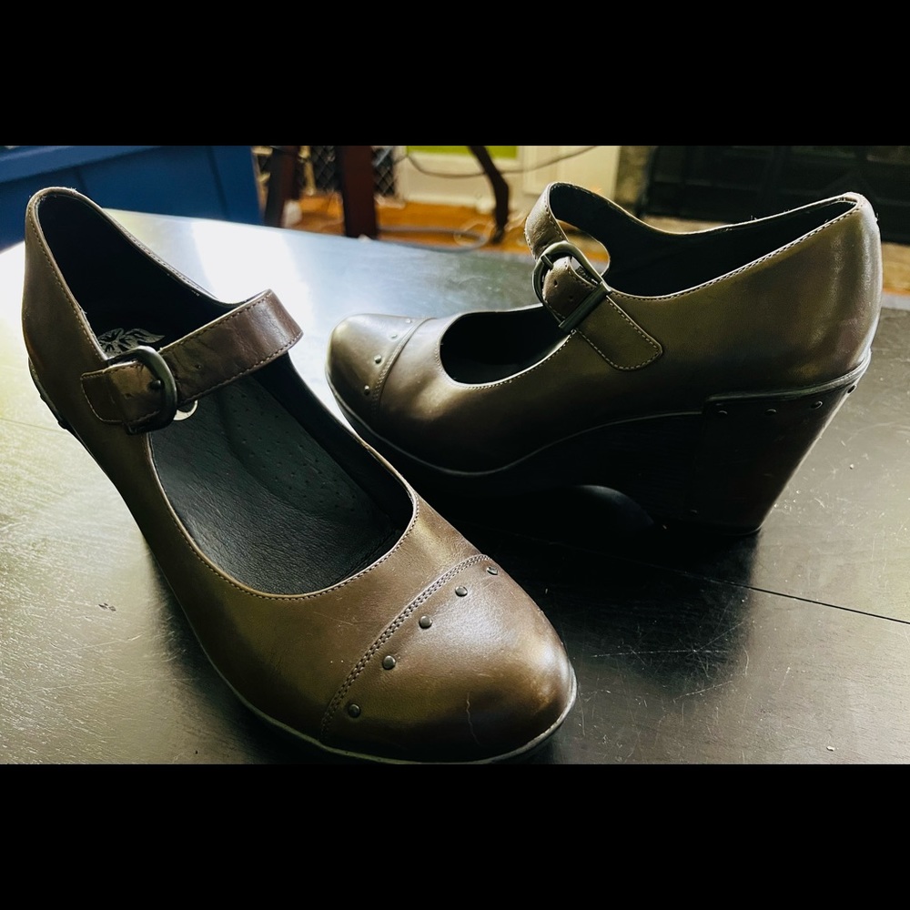 Dansko, size 40, leather heels, NWOT